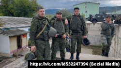 Фото, сделанное на территории 126-й ОБрБО РФ в Перевальном, Крым. В центре военнослужащий Сергей Рыбалко, снимок размещен на странице Рыбалко 28 сентября 2022 года