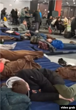 Українці чекають на «фільтрацію» в московському аеропорту «Шереметьєво»