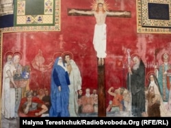 На стінописі у Вірменському соборі у Львові праворуч від розп’яття зображений митрополит Андрей Шептицький, автор – Ян Розен, 1925–1929 роки