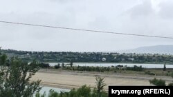 Зростаючий острів на Тайганському водосховищі