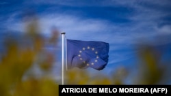 У Єврокомісії нагадали, що країнам-членам надаються кошти з фондів ЄС, щоб послабити тягар з утримання втікачів від війни