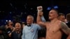 Усик нокаутував Дюбуа і присвятив свою перемогу ЗСУ