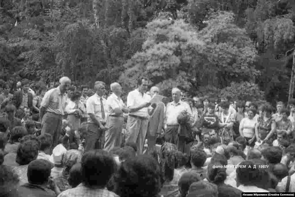 Протест чарасында катнашучылар