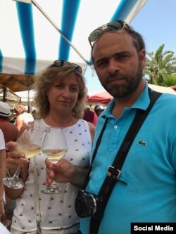 Лилиан Лаврентьев с супругой во время отпуска на Сицилии в 2017 году