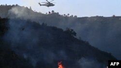 د اسلام اباد په مارګلې غره کې یو هېلېکاپټر د ځنګله اور وژلو هڅه کوي - د مې ۲۷مې انځور. 