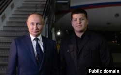 Владимир Путин (слева) и Адам Кадыров в Грозном