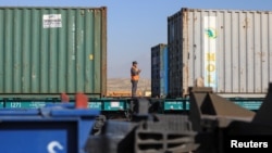 Грузовые контейнеры на железнодорожной станции Алтынколь на казахстанско-китайской границе, 26 октября 2021 г.