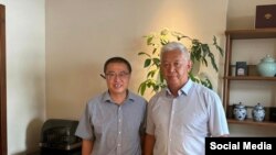 Кыяс Молдокасымов Сымя Цян изилдөө борборунун жетекчиси Дин Бо менен.