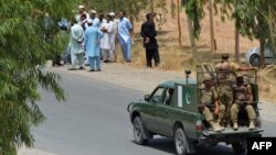 په شمالي وزيرستان کې پوځيان په خپل ګاډي کې ګزمه کوي ـ انځور له ارشيفه