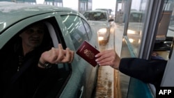 Пашпартны катроль на мяжы Эўразьвязу. Ілюстрацыйнае фота