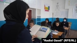 В школе "Сомониён"