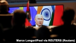 Президент Росії Володимир Путін через відеозв’язок виступає під час саміту БРІКС. Йоганнесбург, ПАР, 24 серпня 2023 року 