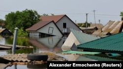 Будинки в Голій Пристані складалися під натиском потужної води
