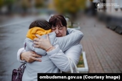 З рідними вона уже об’єдналася в Україні