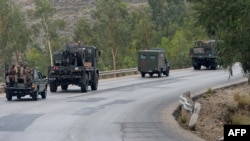 په بنو کې یوه پوځي قافله د شمالي وزیرستان پر لوري درومي - انځور له ارشیفه. 