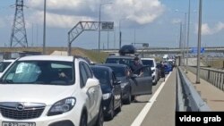 Автомобильная «пробка» на въезде на Керченский мост, архивное фото