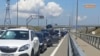 Літній «відпочинок» у заторах перед Керченським мостом