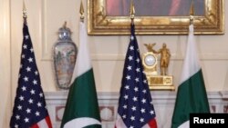 د پاکستان او امریکې بیرغونه