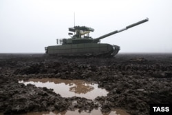 Российский модернизированный танк Т-80 на Запорожском направлении, декабрь 2023 года