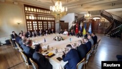 Türkiýäniň goranmak ministri Hulusi Akar iki tarapyň Gara deňizdäki portlara we suw ýollaryna "bilelikde gözegçilik" etmek barada ylalaşyga gelendiklerini aýtdy.