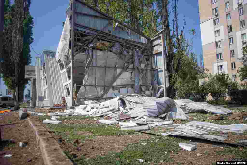 Магазин, що розташований неподалік від вибуху і зазнав найбільших руйнувань &nbsp;