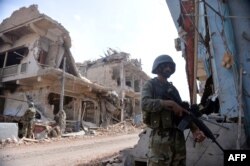 د پاکستان پوځ په قبايلی سيمو او د خيبرپښتونخوا په سوات، بونېر، ادم خېل دره، دير او ځینو نور برخو کې د وسله والو پرضد يوشمېر عمليات کړي دي. دغه انځور په ۲۰۱۴ز کال کې په ميرامشا کې اخیستل شوی دی.