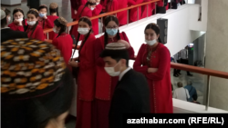 Учащиеся в униформе . Туркменистан (иллюстративное фото) 