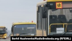 Вчорашня евакуаційна колона з Маріуполя ще рухається у напрямку Запоріжжя (фото ілюстративне)