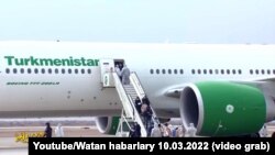 Türkmenistanyň raýatlary watanyna dolanýar. Türkmenistanyň döwlet telewideniýesiniň "Watan Habarlary" programmasynyň habaryndan alnan pursat. 2022-nji ýylyň 10-njy marty