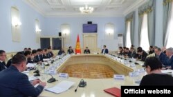 Антикризистик комитеттин биринчи кеңешмеси.