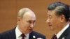 Rus prezidenti Wladimir Putin (çepde) özüniň hytaýly kärdeşi Si Jinping bilen. Samarkand. Sentýabr, 2022 ý.