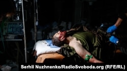 День із військовими медиками в Бахмутському стабпункті: фоторепортаж із передової