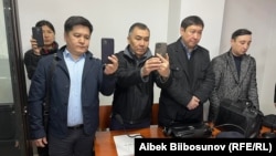 Учредитель Next TV и политик Равшан Джеенбеков в зале суда.