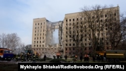 Зруйнована внаслідок російського удару будівля Миколаївської облдержадміністрації, 29 березня 2022 року