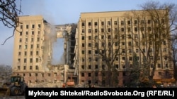 Будівля Миколаївської ОВА після влучання російської ракети в березні 2022 року