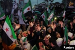 Сирийцы в Латакии, всегда считавшейся оплотом режима Башара Асада, отмечают первую годовщину его падения. 8 декабря 2025 года