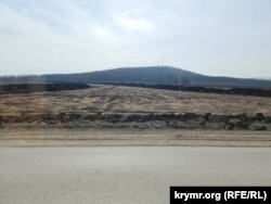 Ширина новой дороги от Феодосийской трассы в районе Грушевки на Судак – Крым, март 2025 года