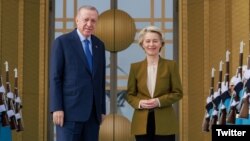 Түркиянын президенти Режеп Таип Эрдоган жана Еврокомиссиянын төрайымы Урсула фон дер Ляйен 
