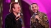 Лідер гурту U2 разом із фронтменом українського гурту «Антитіла» Тарасом Тополею під час виступу в Києві