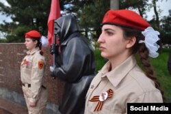 Памятник в оккупированном Мариуполе, май 2022 года