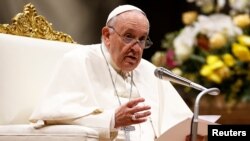 Очільник католицької церкви закликав їх протягом травня молитися за «місто Марії», маючи на увазі Маріуполь