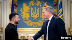 Украин президенти Киевде АКШ армиясынын катчысы Ден Дрисколл менен жолугуп жатат. 20-ноябрь, 2025-жыл