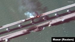 Вибух і пожежа на Кримському мосту з супутника, 8 жовтня 2022 року