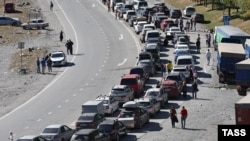 Оьрсийн-гуьржийн дозанера Верхний Ларс КПП йолчу некъаца, гезгамашин-беттан 29-гIа
