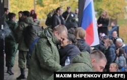 Окупанти оголосили, що до кінця року відбудеться заселення нових жителів в будинки українців, які виїхали з захоплених РФ територій. На фото: мобілізовані військові в РФ