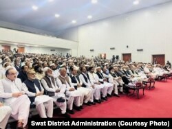 د پوځ له خوا جرګې ته د خبریالانو پر ننوتو بندیز لګولی شوی وو. دا تصویر د ضلعي انتظامیې لخوا خپور شوی.