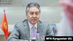 Жээнбек Кулубаев.