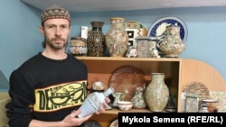 Кримськотатарський кераміст Рустем Скибін