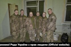 Звільнені з полону українські жінки-військові, квітень 2022 року