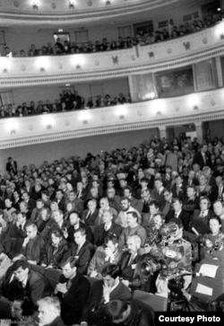 Кангрэс у падтрымку дэмакратыі, 1996. Фота з сайту "Вытокі"